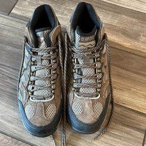 Mens Hi Tech Hiking Boots Size 8